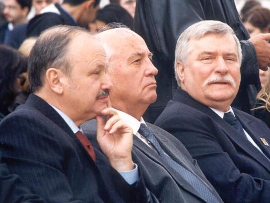Л.Б. Попов, М.С. Горбачев, Лех Валенса. Италия, 2000 г.